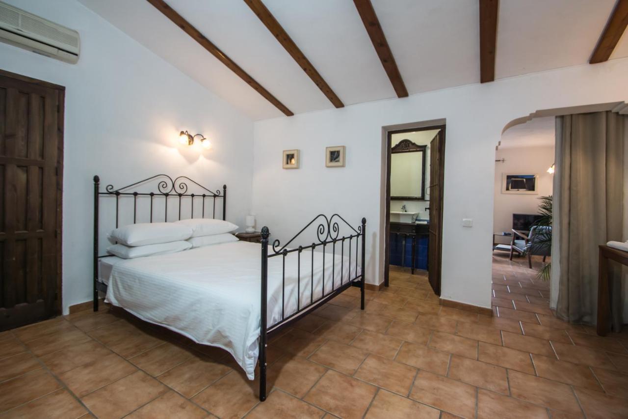 La Blanca Casa de Campo Alora